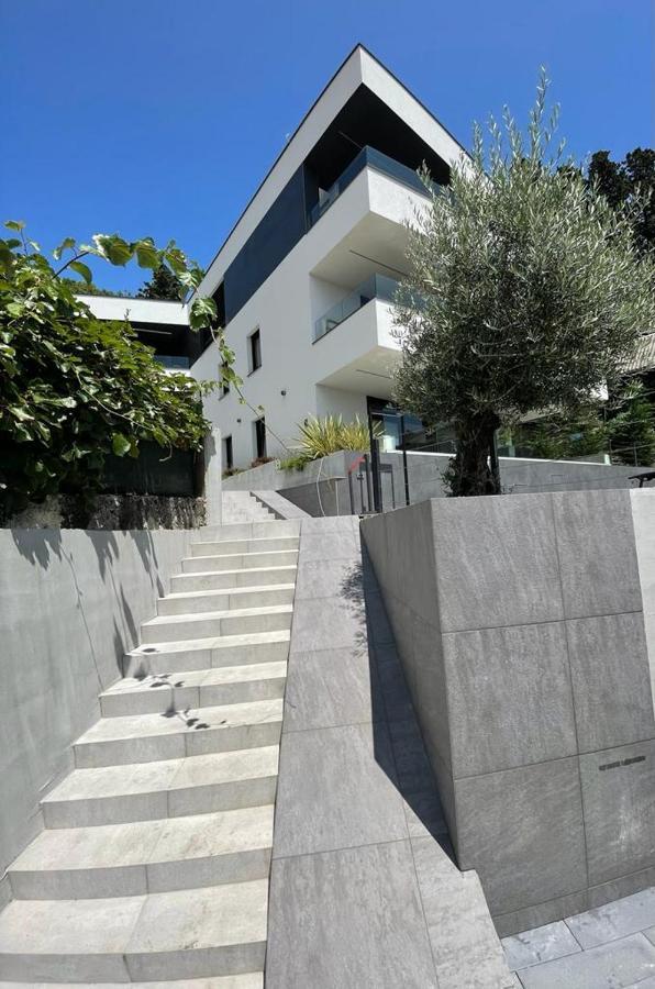 Aparthotel Villa V With Heated Pool Риека Экстерьер фото