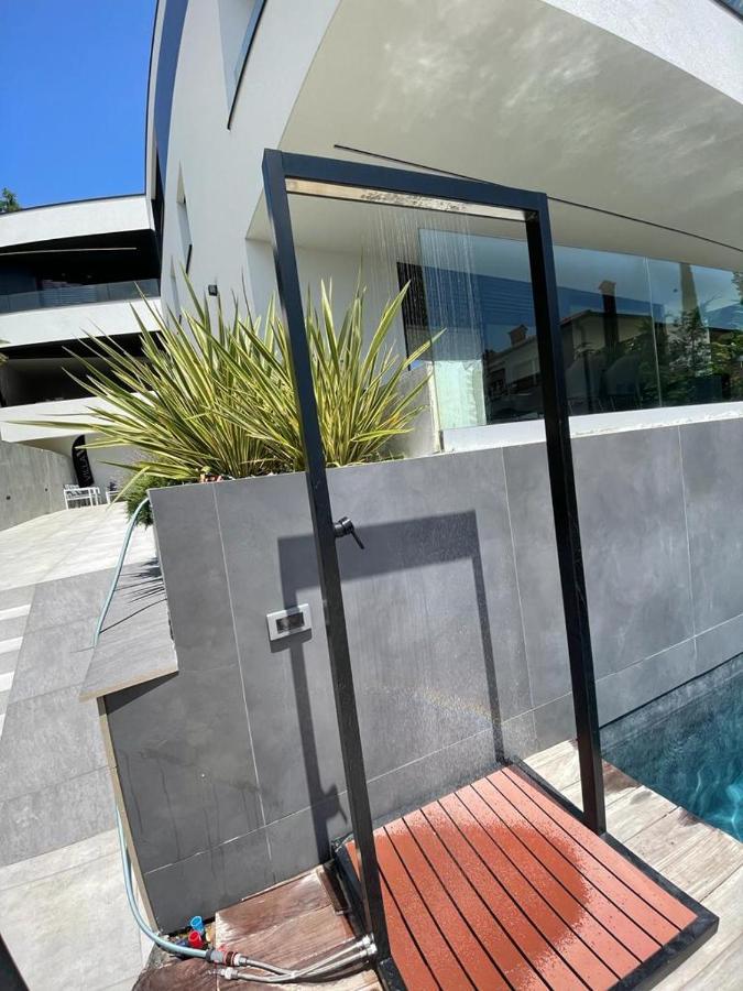 Aparthotel Villa V With Heated Pool Риека Экстерьер фото