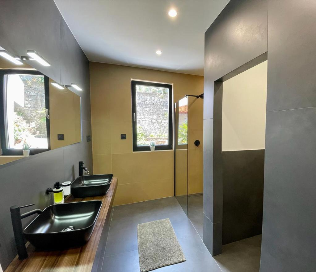Aparthotel Villa V With Heated Pool Риека Экстерьер фото